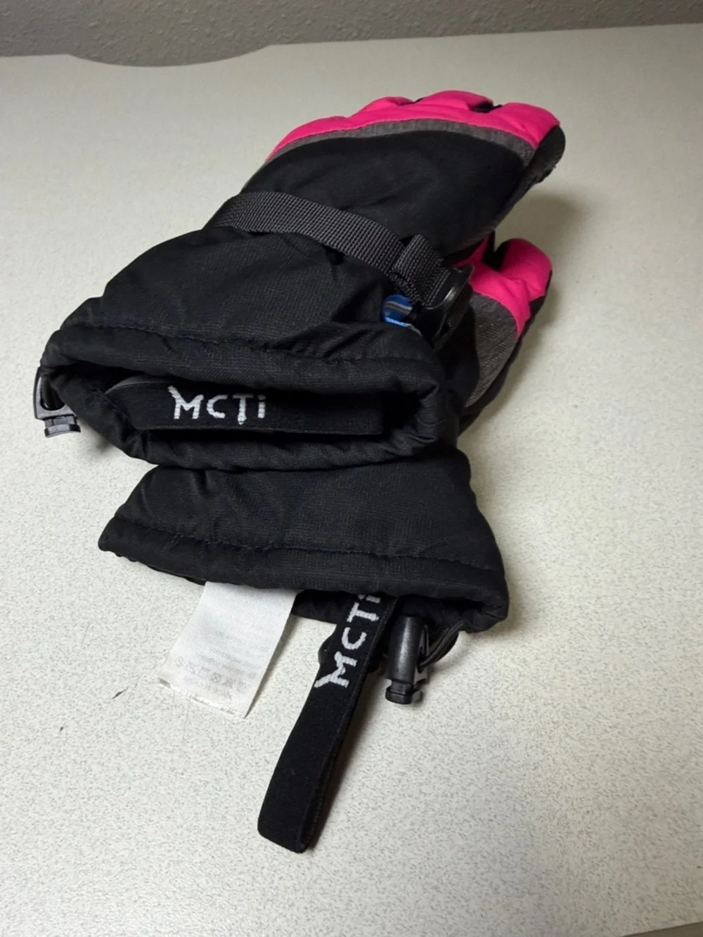 Women's Winter Ski Gloves in Pink and Black
